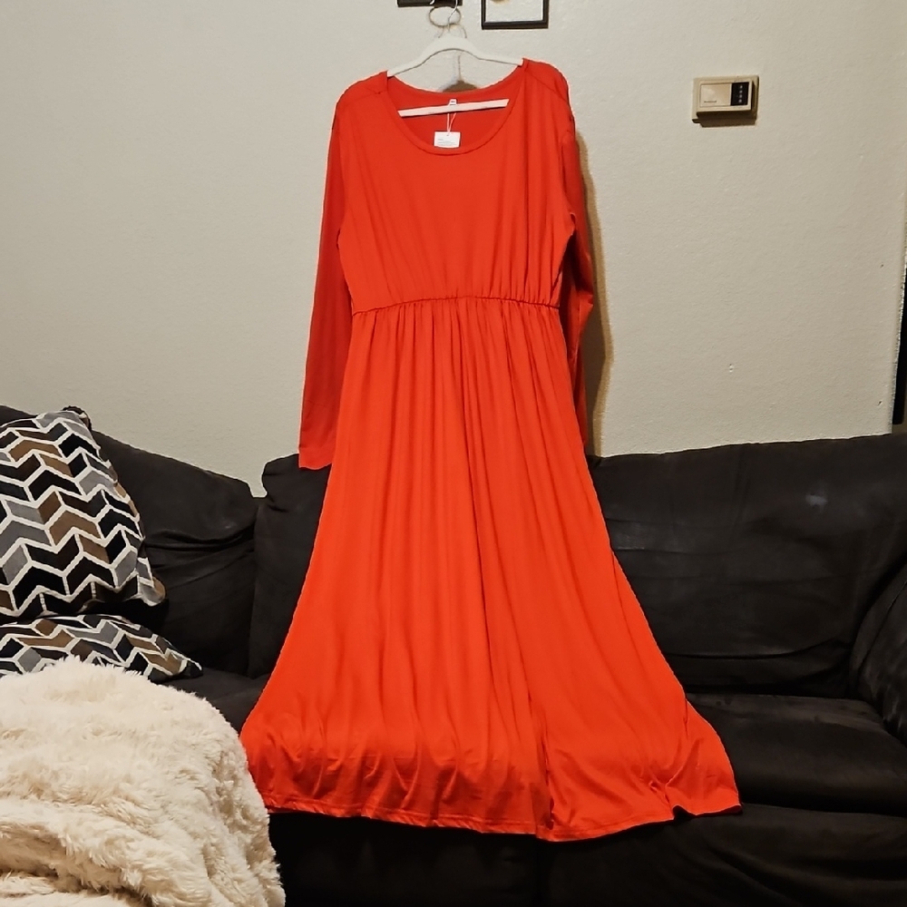 Elegant Long Sleeve Maxi Dress in Bright Red
